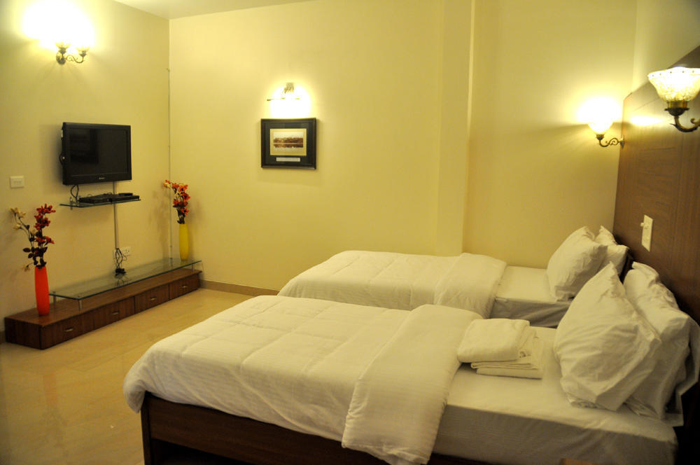 The Bhopal Grande Hotel Bagian luar foto